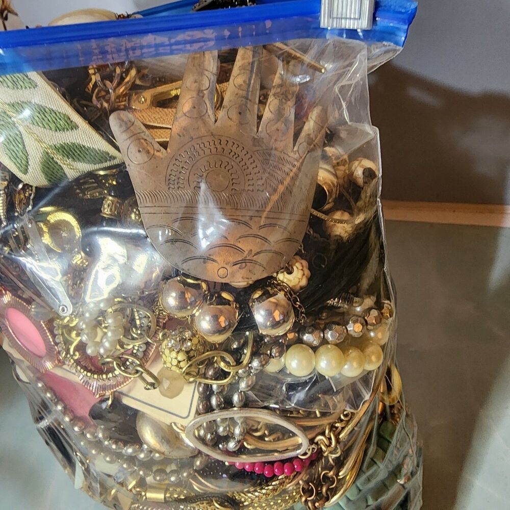 10 LB Unsorted Estate Costume Jewelry Lot Wearable Craft Repair Vintage to Now - Picture 10 of 10